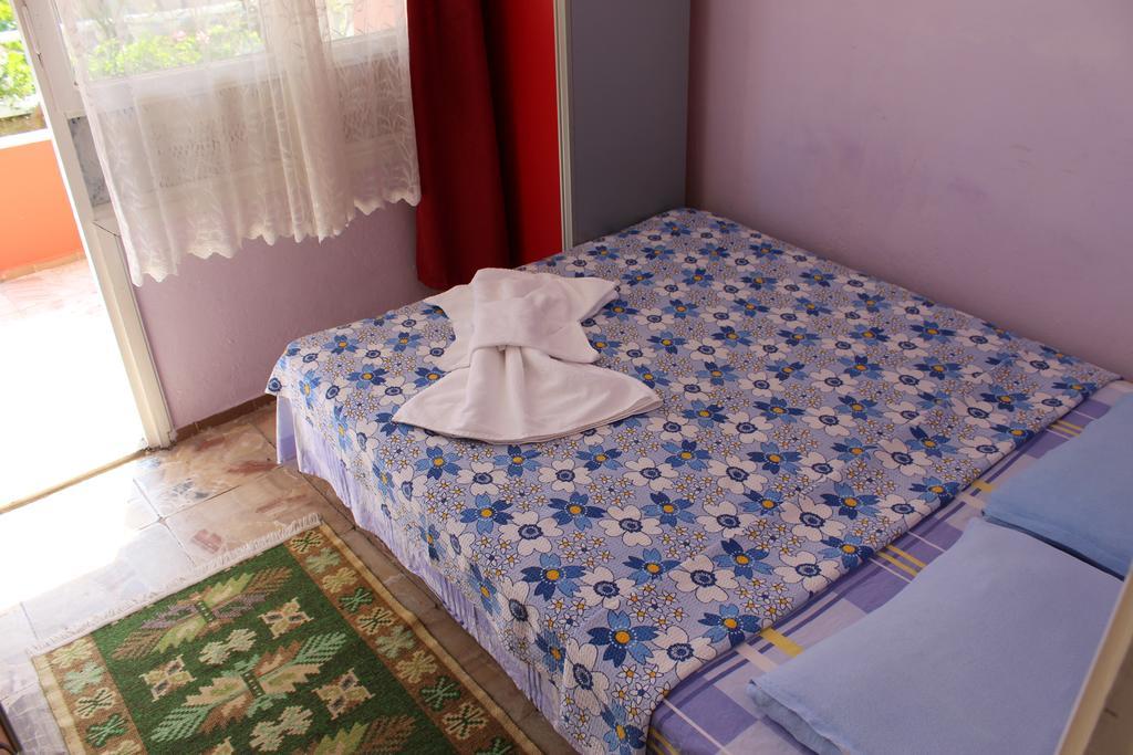 Eysan Pansiyon Akçay Quarto foto